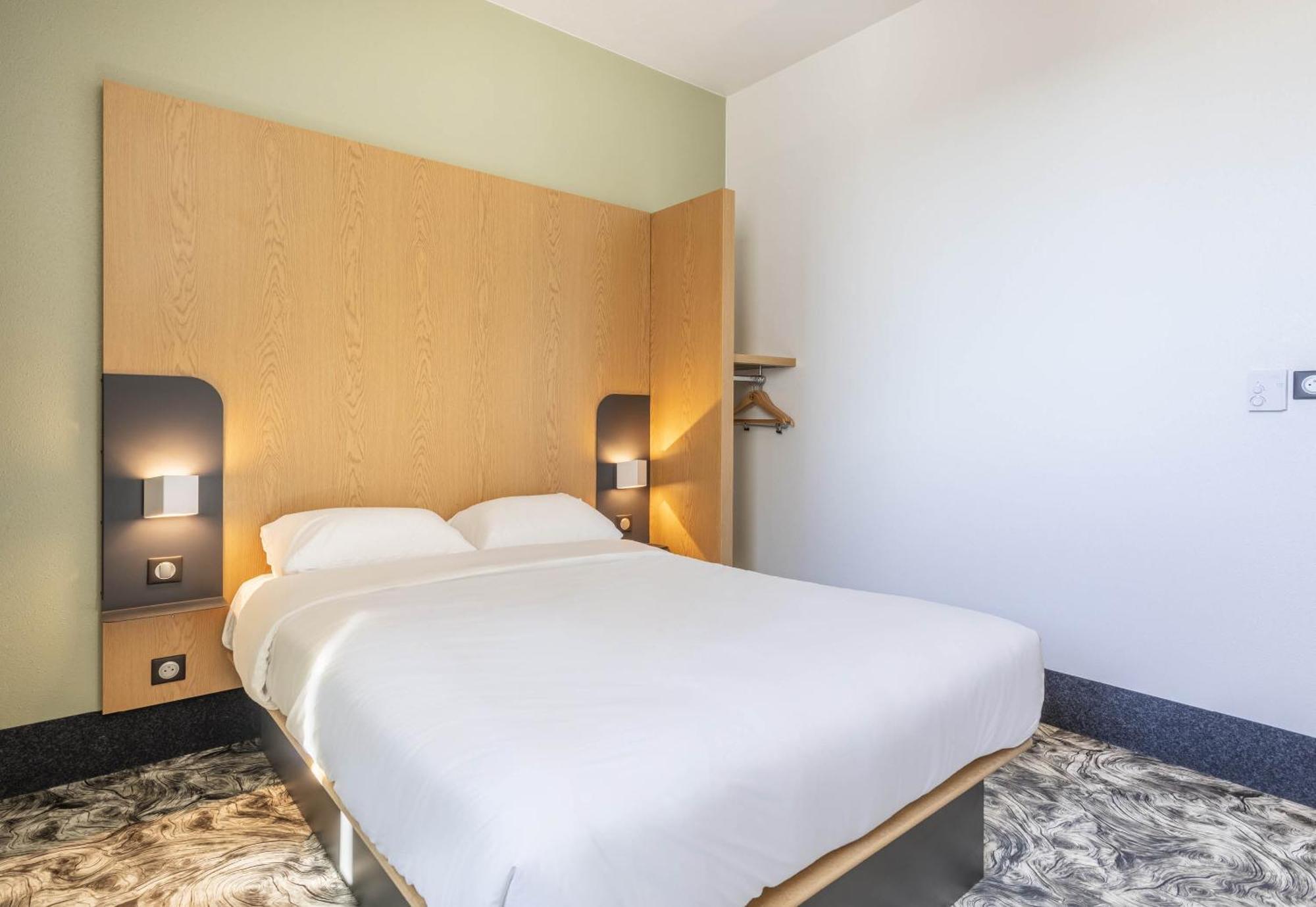 B&B Hotel Marseille Les Ports Exteriör bild